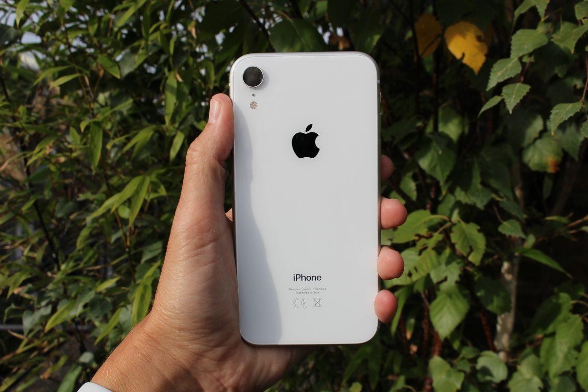 iPhone XR White product photo 2